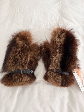 Harricana Fur Mittens with Leather Strap - Brown